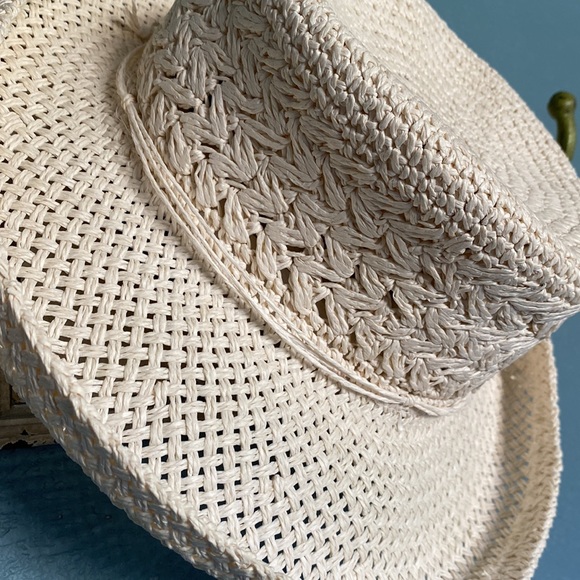 100% paper sun hat. Super soft and pliable - Picture 3 of 6